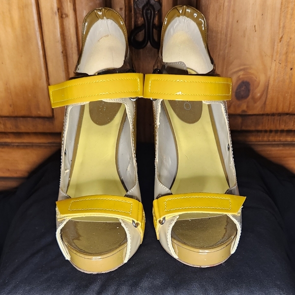 Aldo Patent Leather Heels - Picture 2 of 8